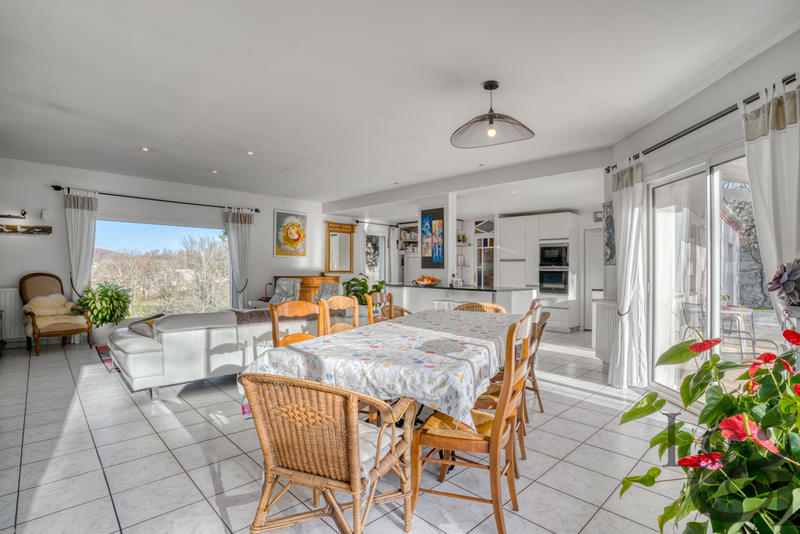 Maison - 196 m² - 6 pièces