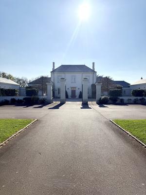 Maison - 454 m² - 12 pièces