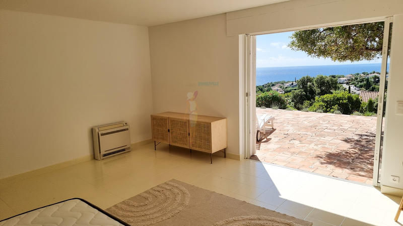 Maison traditionnelle - 230 m² - 5 pièces