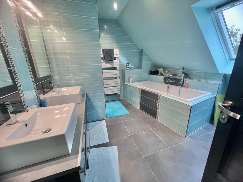 Maison - 380 m² - 10 pièces