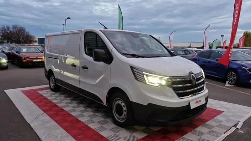Renault Trafic Fourgon l2h1 3000 kg blue dci 130 grand confort