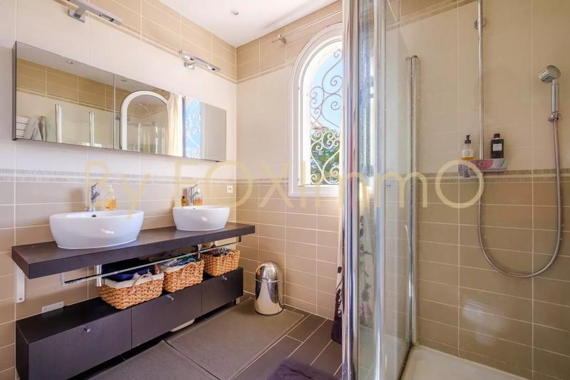 Maison - 211 m² - 6 pièces