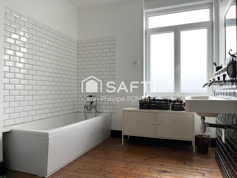 Maison - 245 m² - 8 pièces