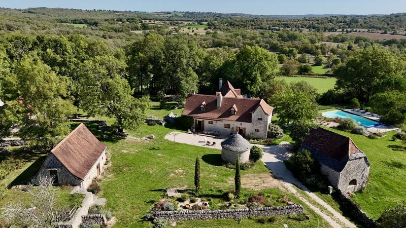 Corps de ferme - 250 m² - 11 pièces