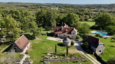 Corps de ferme - 250 m² - 11 pièces