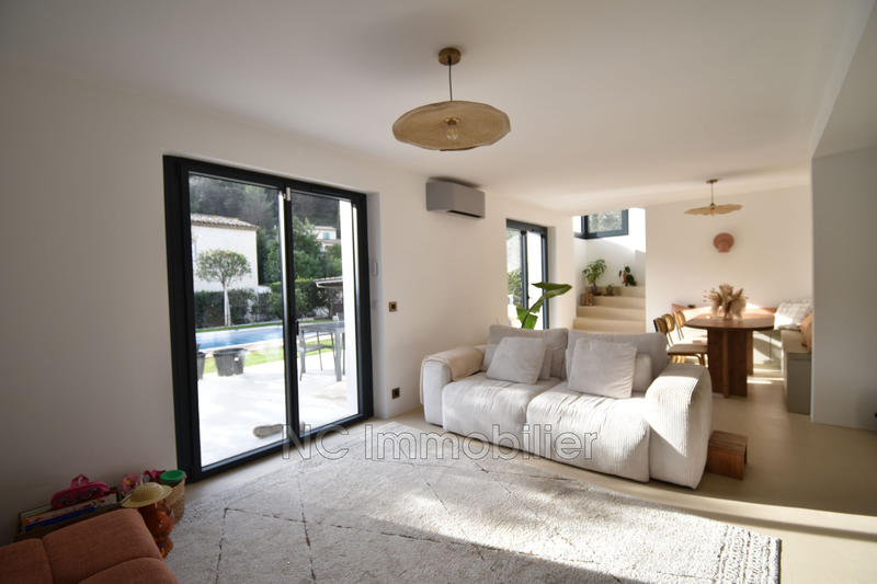 Maison - 205 m² - 7 pièces