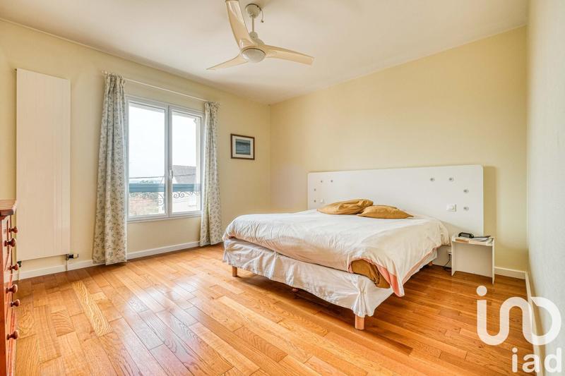 Maison - 220 m² - 7 pièces