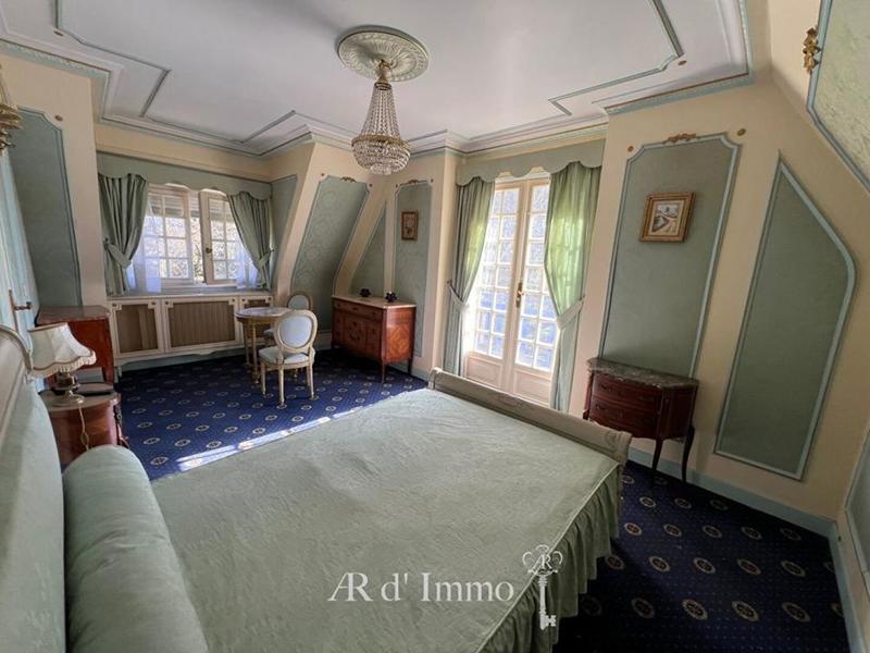 Demeure - 195 m² - 8 pièces