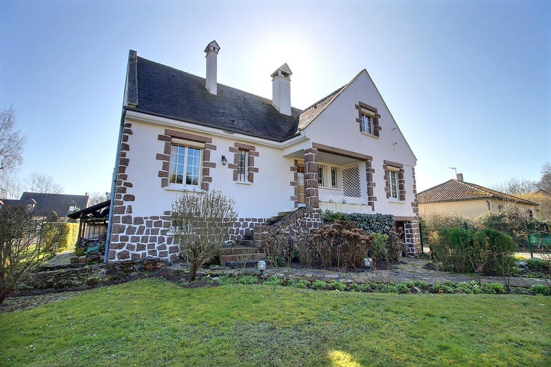 Maison - 230 m² - 8 pièces