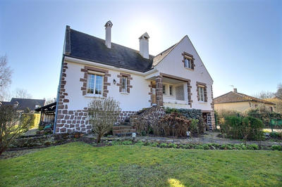 Maison - 230 m² - 8 pièces