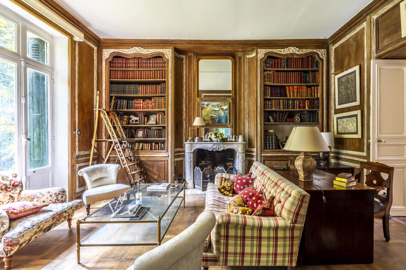 Propriété - 665 m² - 13 pièces