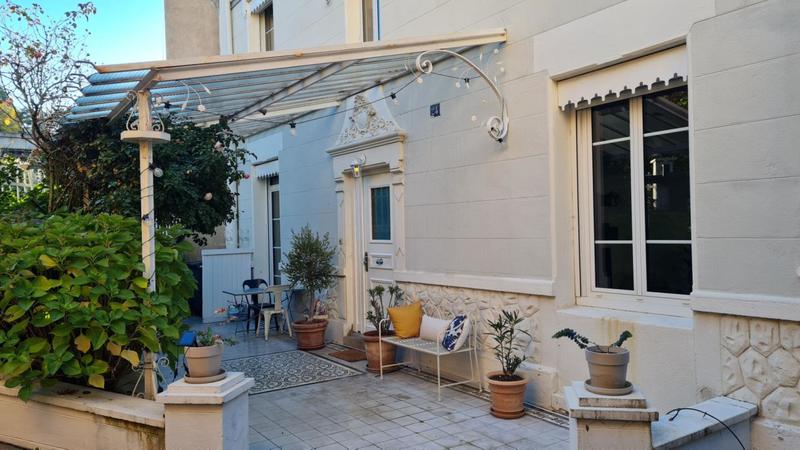 Propriété - 275 m² - 8 pièces