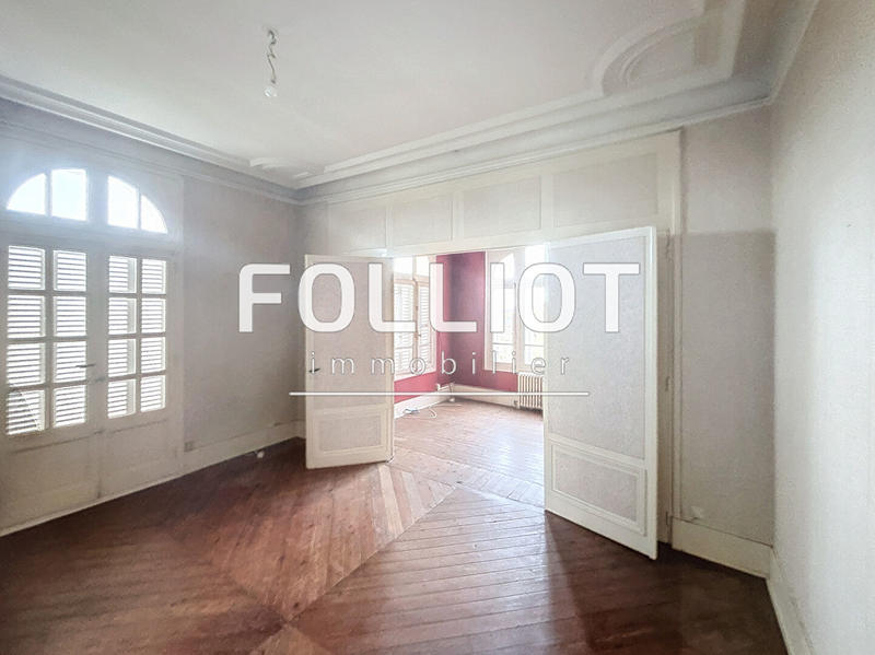 Maison - 382 m² - 15 pièces