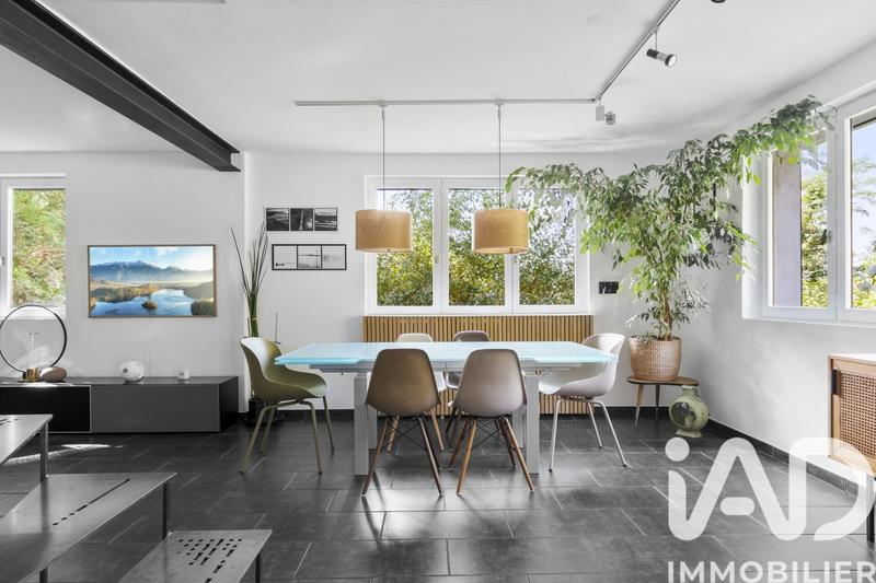 Maison - 230 m² - 8 pièces