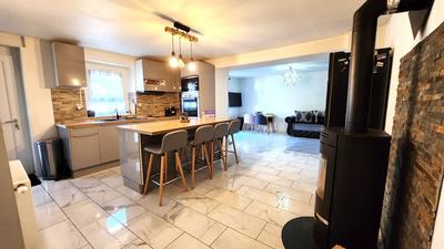 Maison - 200 m² - 8 pièces