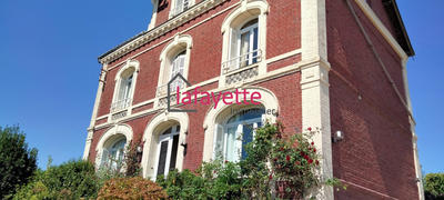 Maison - 220 m² - 7 pièces