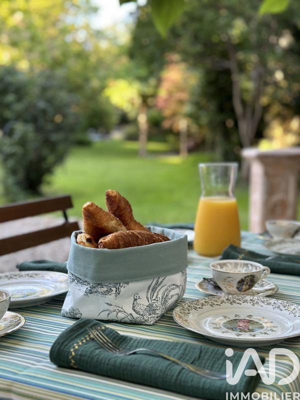 Maison - 483 m² - 12 pièces