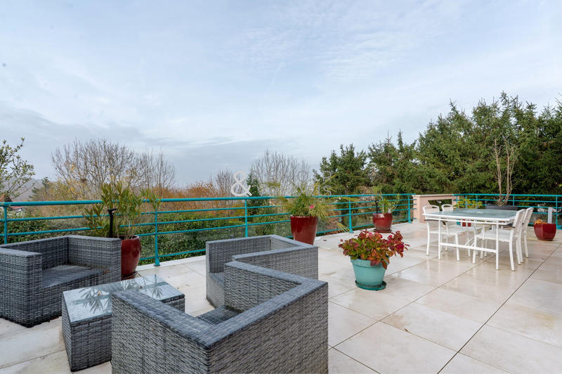 Maison - 195 m² - 7 pièces