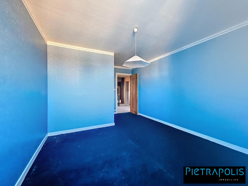 Maison traditionnelle - 220 m² - 7 pièces