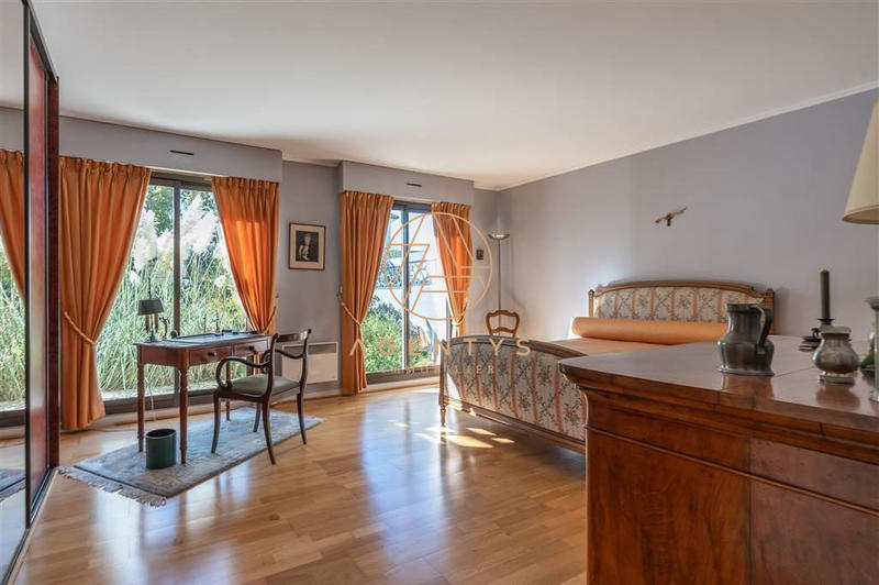 Appartement - 102 m² - 5 pièces