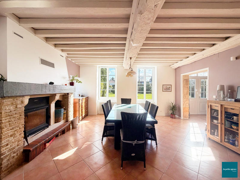 Maison ancienne - 242 m² - 10 pièces