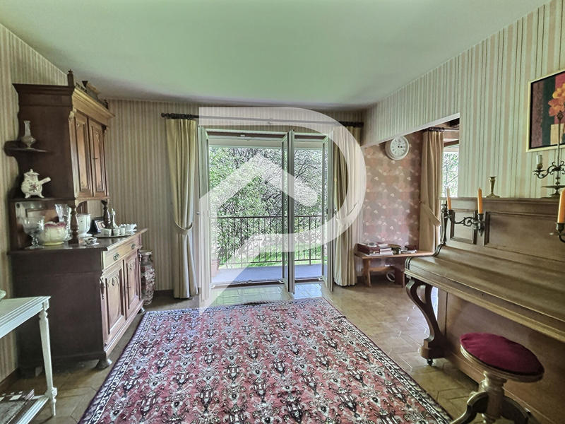 Maison - 215 m² - 10 pièces