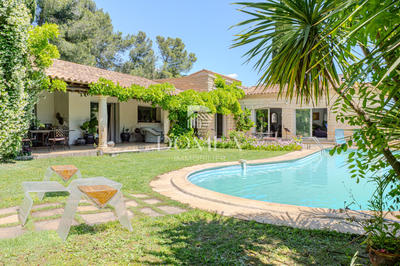 Maison - 463 m² - 15 pièces