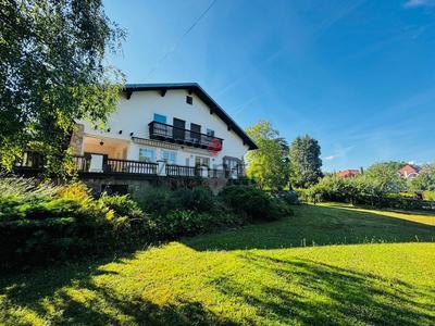 Villa - 221 m² - 8 pièces