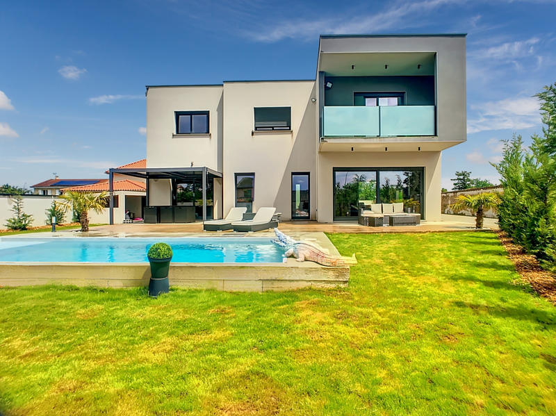 Villa - 200 m² - 7 pièces