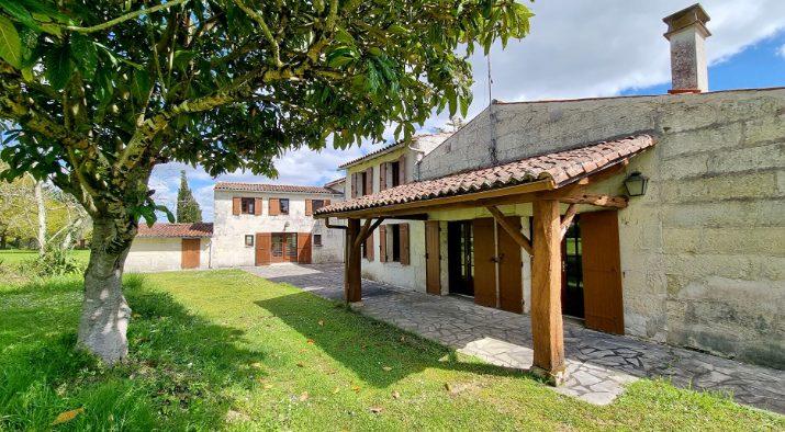 Maison ancienne - 574 m² - 15 pièces