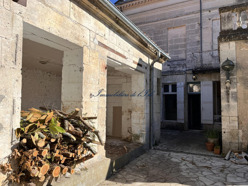 Maison - 280 m² - 10 pièces