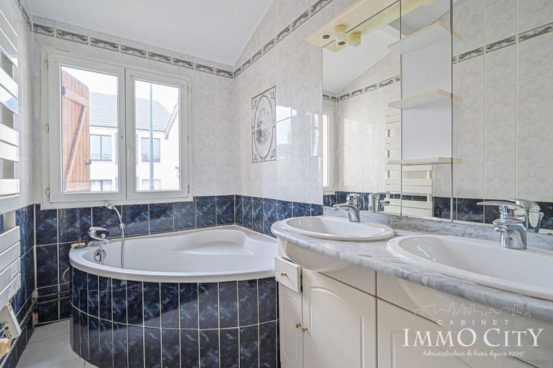 Maison - 94 m² - 5 pièces