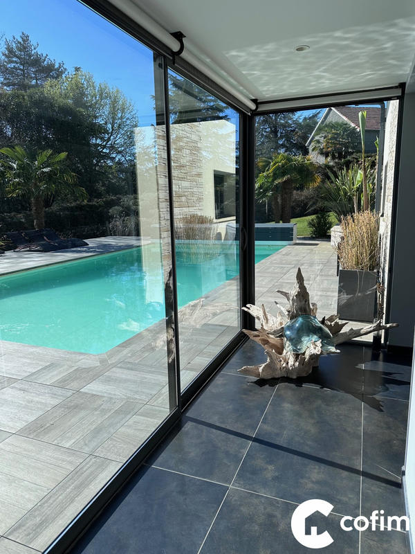 Maison contemporaine - 279 m² - 12 pièces