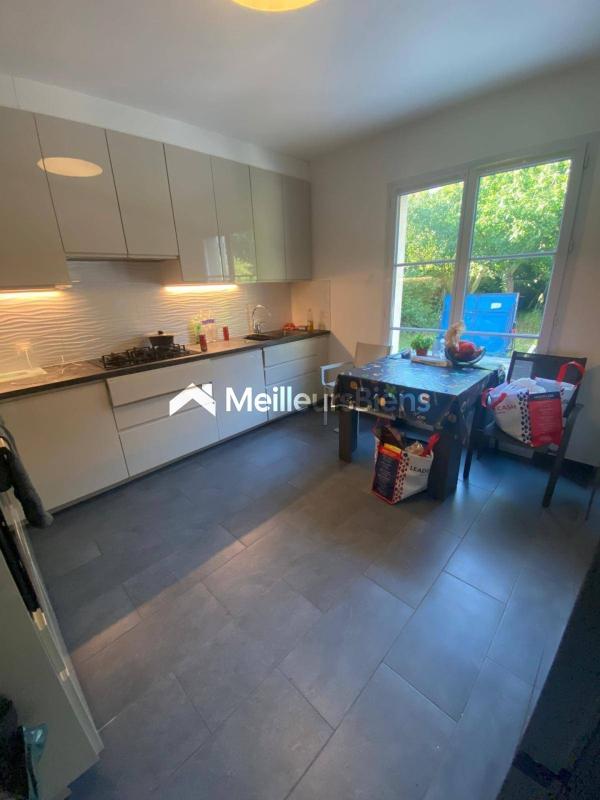 Maison - 216 m² - 6 pièces