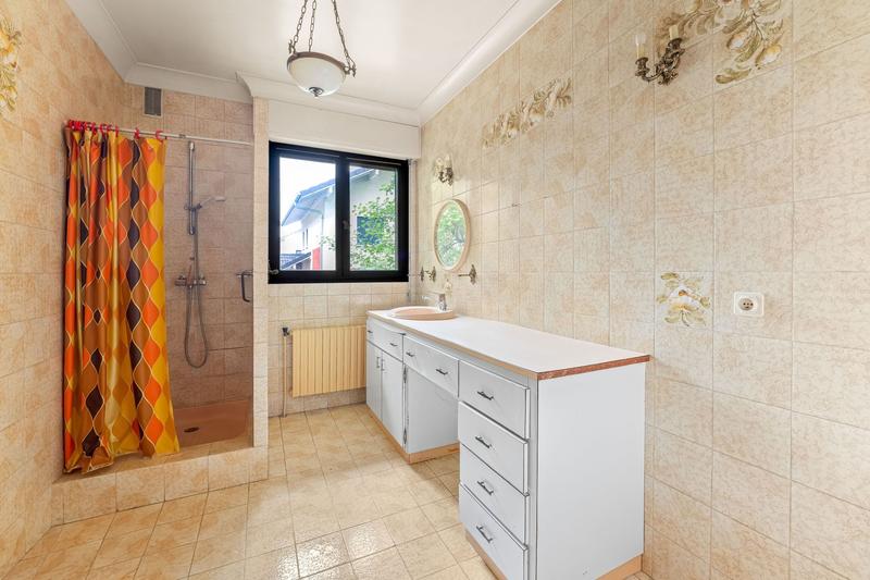 Maison - 304 m² - 9 pièces