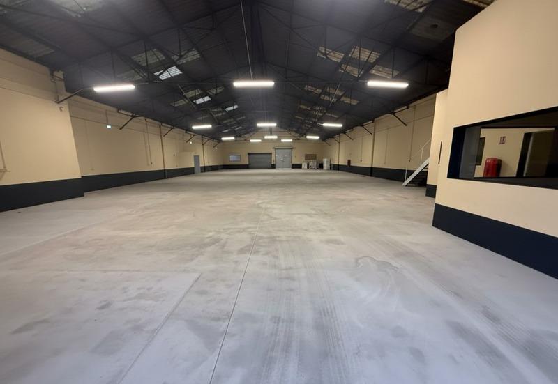 Entrepôt - 700 m² - 3 pièces