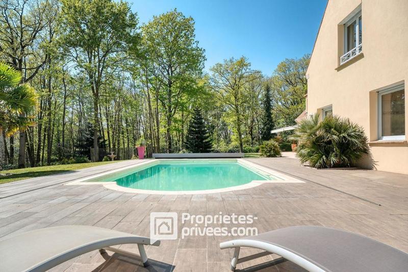Propriété - 330 m² - 10 pièces
