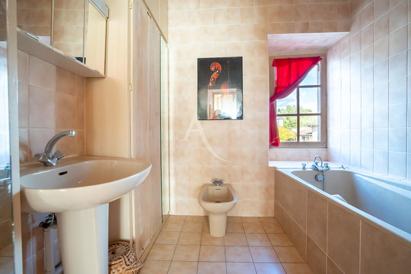 Maison - 304 m² - 10 pièces