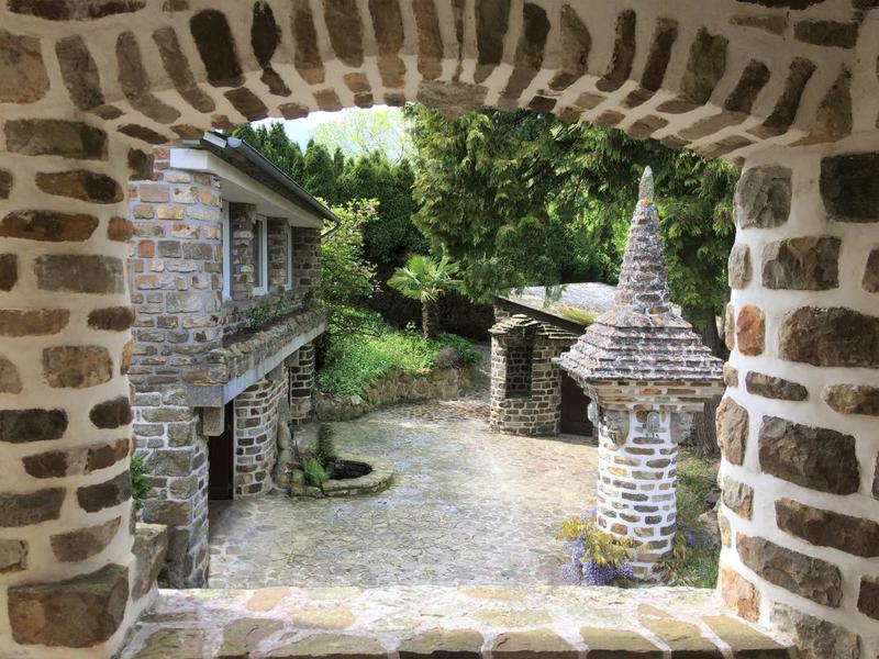 Propriété - 308 m² - 13 pièces