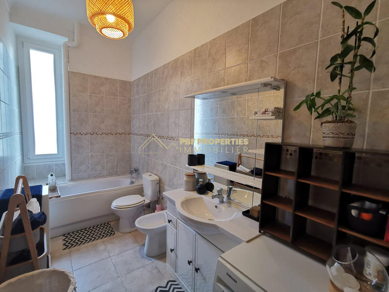 Appartement - 85 m² - 3 pièces