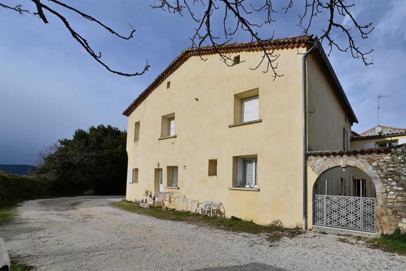 Maison - 330 m² - 15 pièces