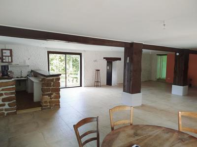 Maison - 305 m² - 9 pièces
