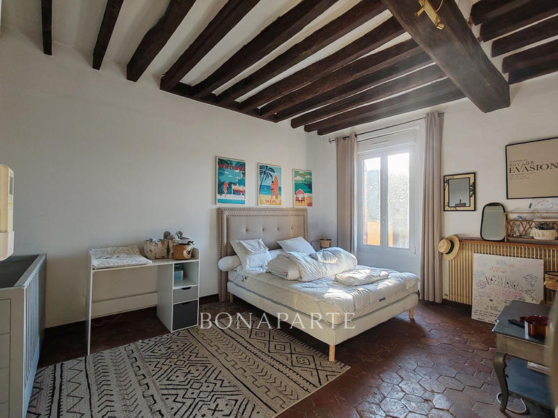 Maison - 285 m² - 9 pièces