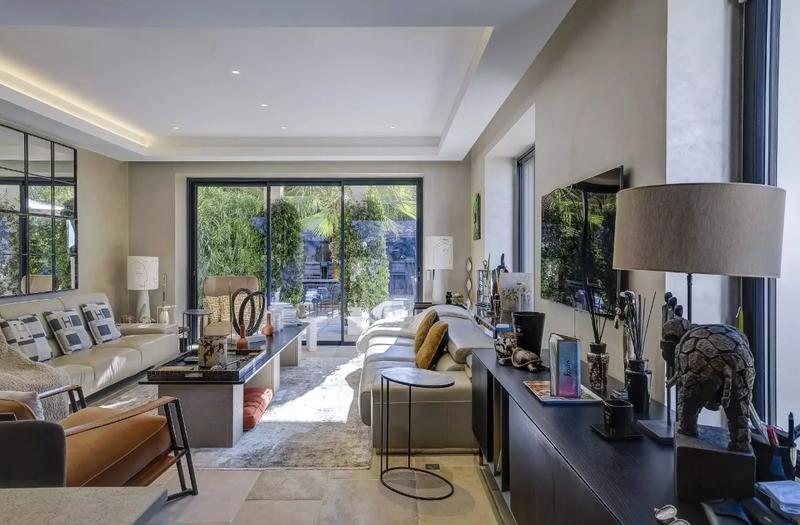 Villa - 216 m² - 6 pièces