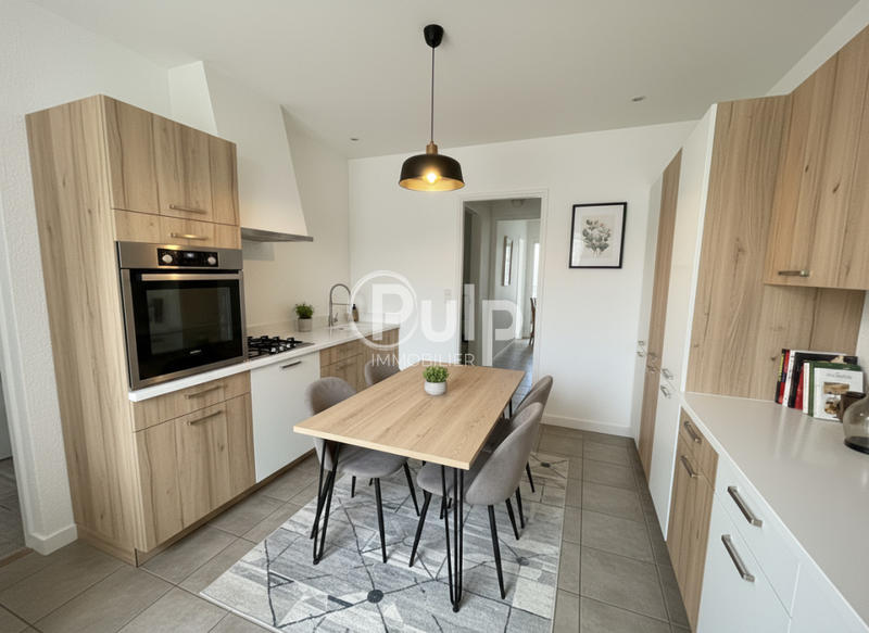 Maison - 102 m² - 4 pièces