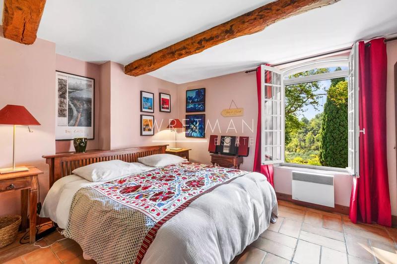 Propriété - 360 m² - 10 pièces