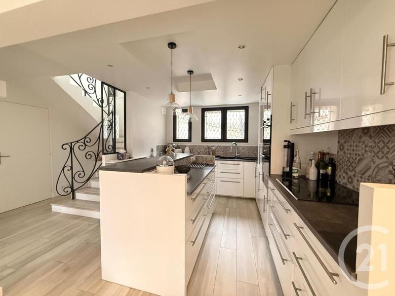 Maison - 155 m² - 8 pièces