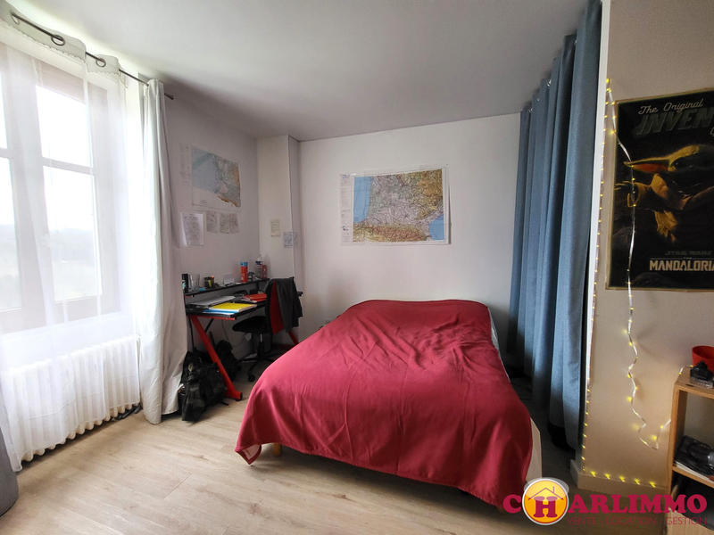 Maison traditionnelle - 182 m² - 8 pièces