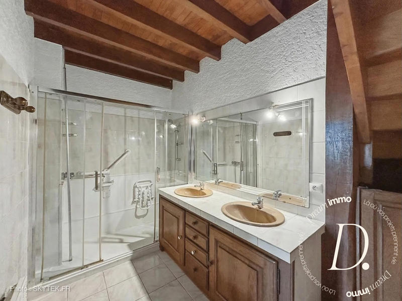 Maison - 280 m² - 6 pièces