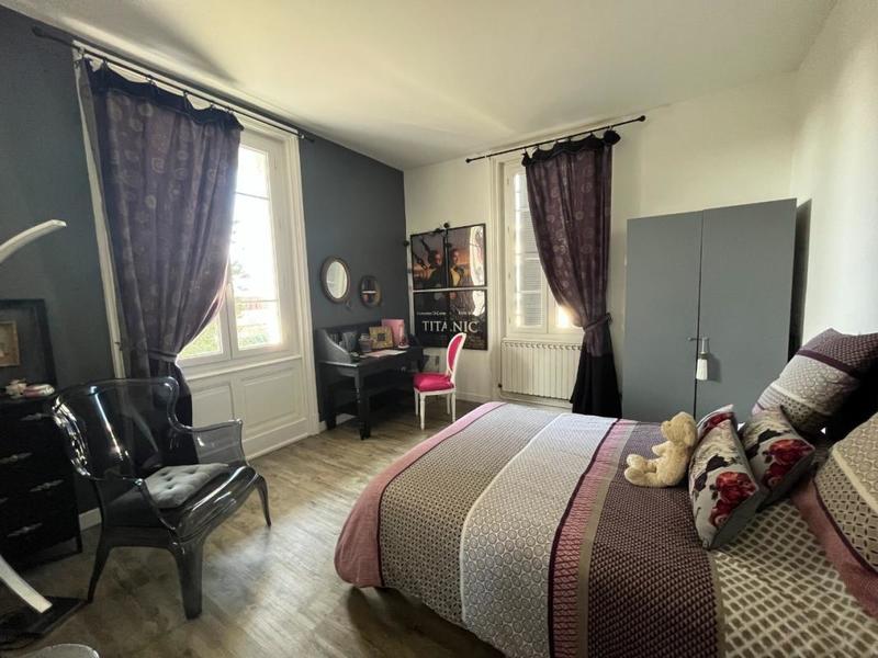 Maison - 252 m² - 9 pièces